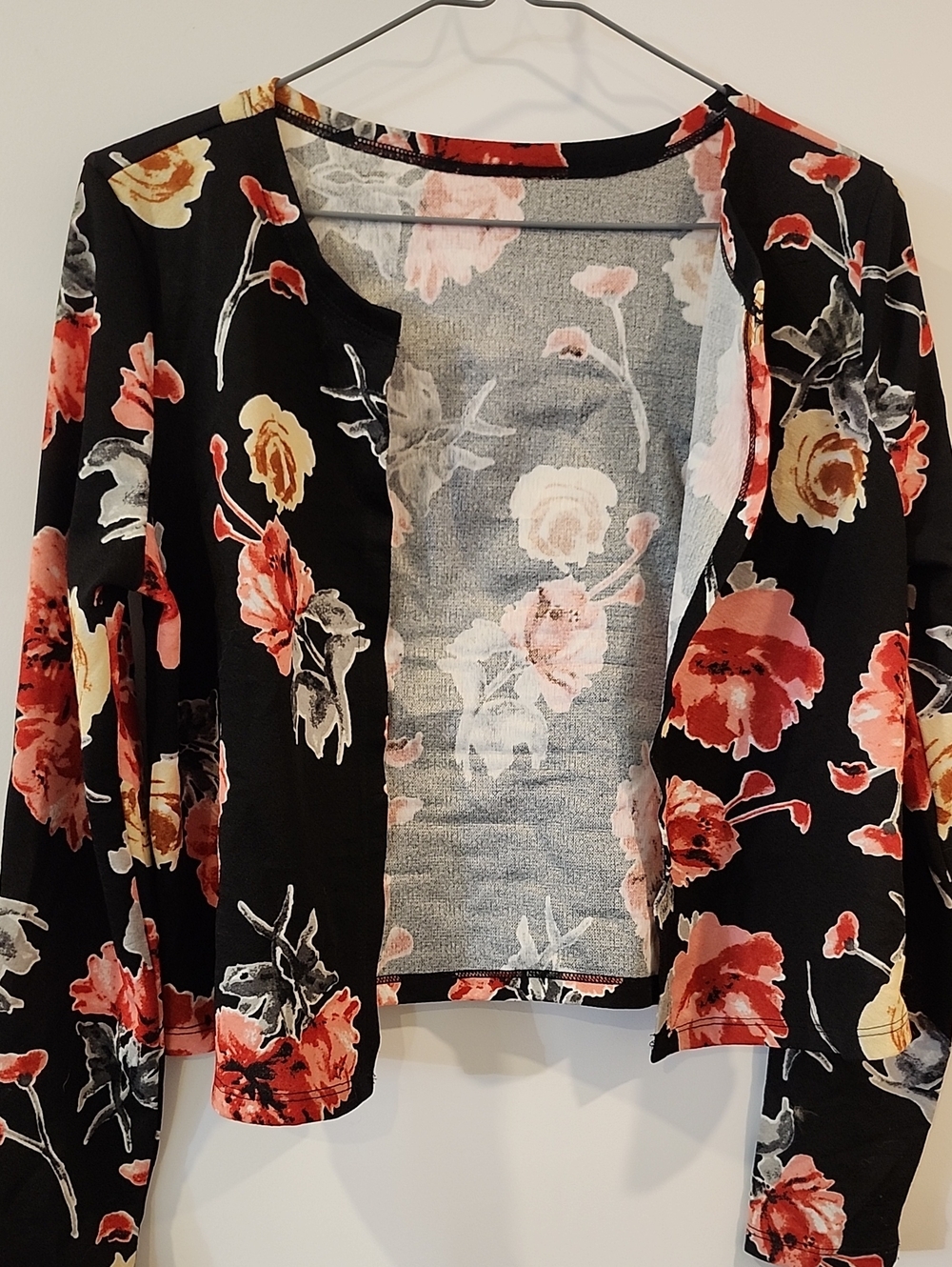 P2P 19"  Black Floral Open-Front Top with Red and Cream Flowers - Picture 2 of 4